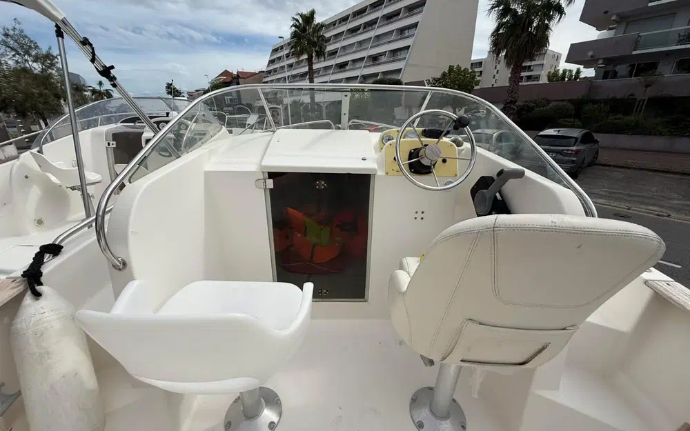 slider 10 Jeanneau Cap Camarat 615