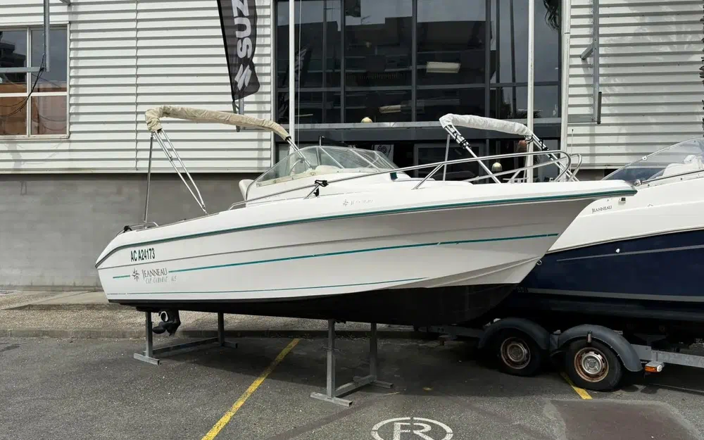 slider 0 Jeanneau Cap Camarat 615