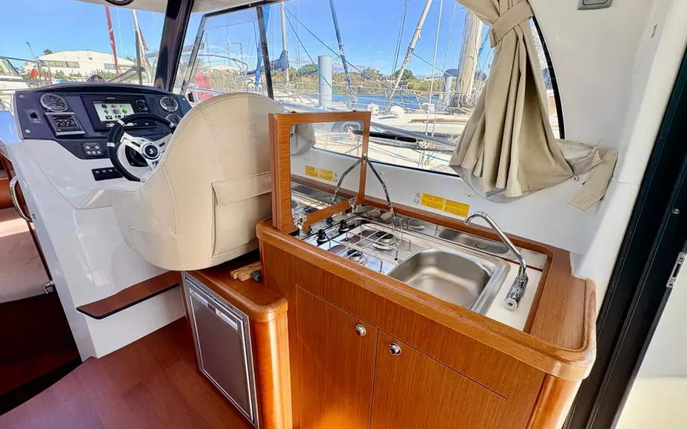 slider 11 Beneteau Antares 8.80