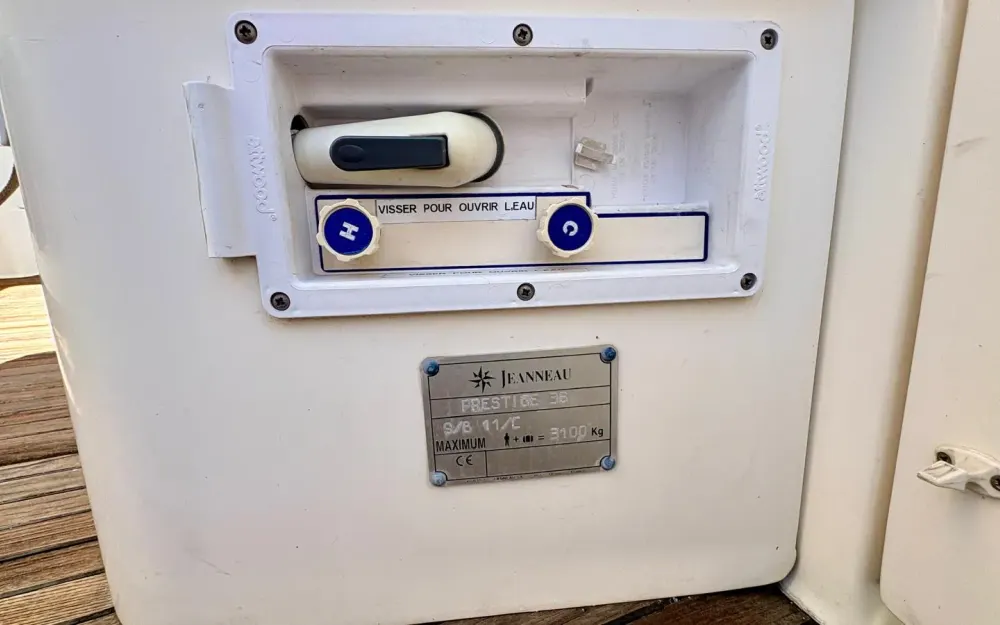 slider 30 Jeanneau Prestige 36 Fly