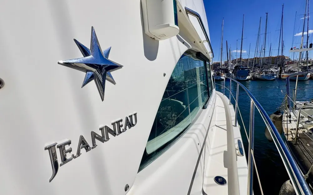 slider 6 Jeanneau Prestige 36 Fly