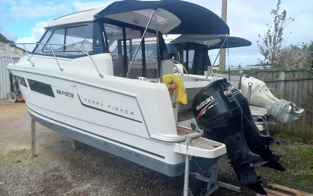 slider 1 Jeanneau Merry Fisher 855