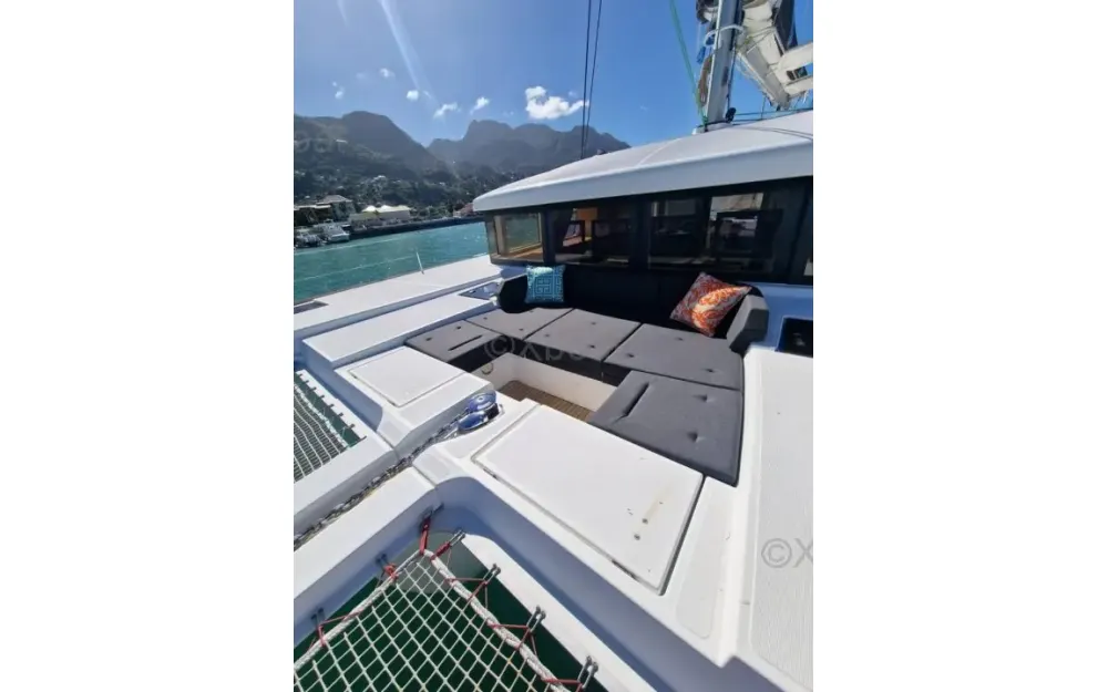 slider 8 Lagoon  52 S