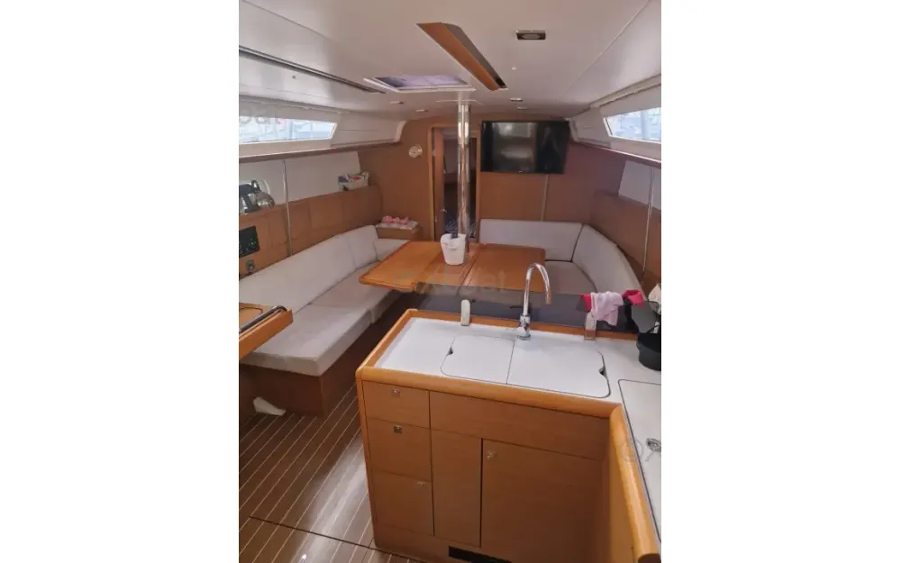 slider 4 Jeanneau Sun Odyssey 379 Perf