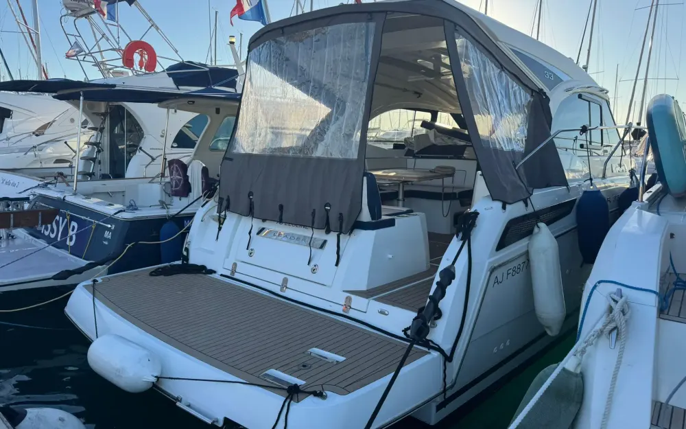 slider 7 Jeanneau Leader 33