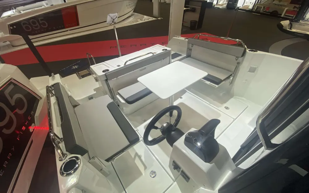 slider 7 Jeanneau Merry Fisher 795 Sport
