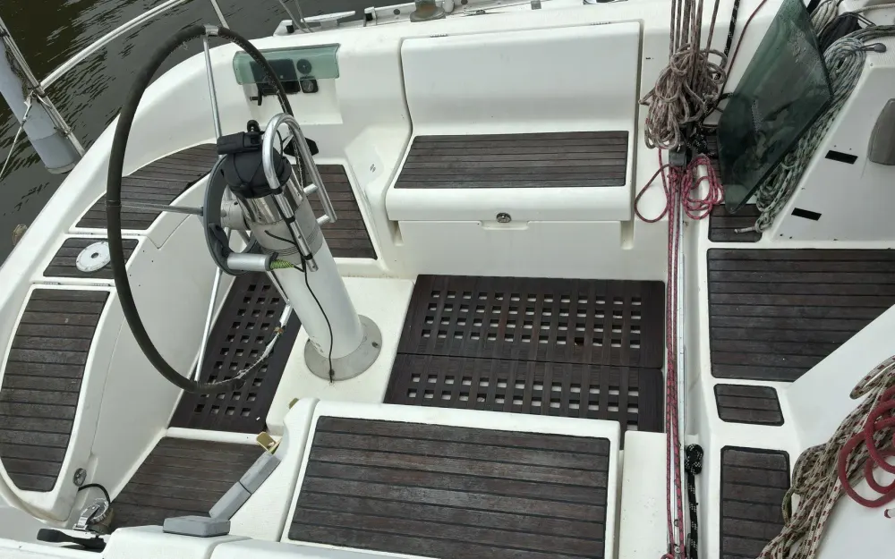 slider 1 Beneteau First 38 S5