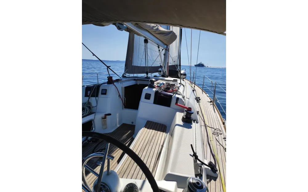 slider 2 Jeanneau Sun Odyssey 379