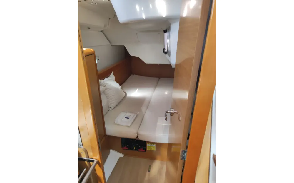 slider 6 Jeanneau Sun Odyssey 379