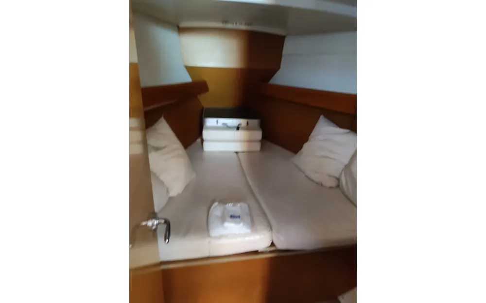 slider 8 Jeanneau Sun Odyssey 379