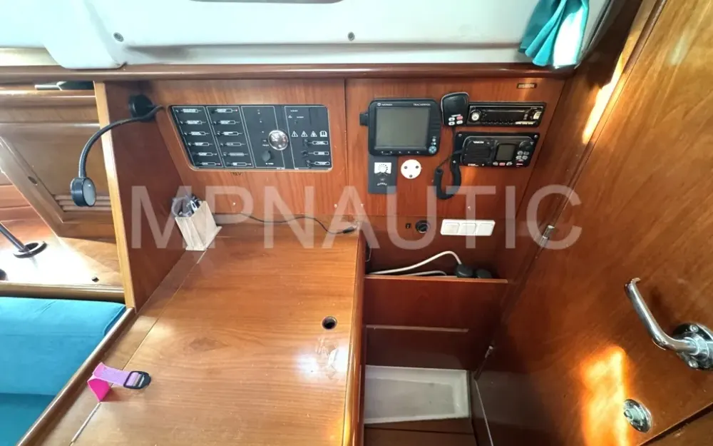 slider 11 Beneteau Oceanis 36 CC