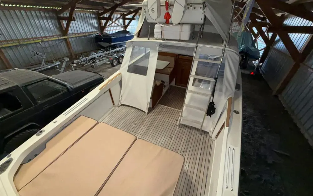 slider 14 Bertram Riva 25