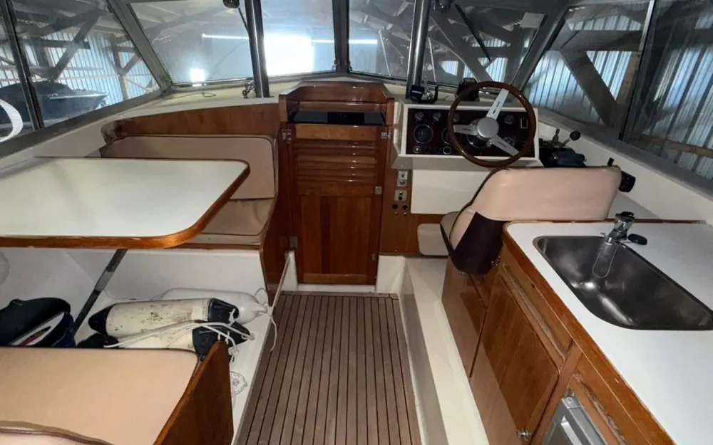 slider 25 Bertram Riva 25