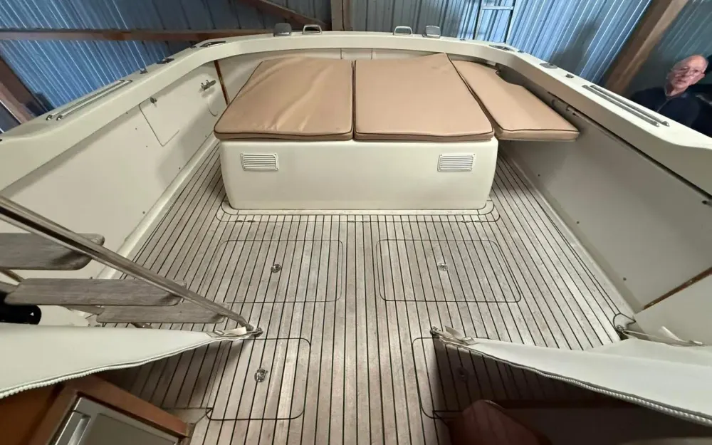 slider 23 Bertram Riva 25
