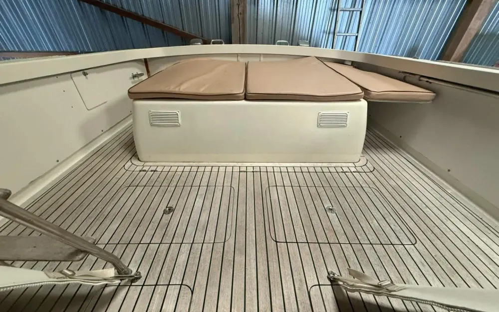 slider 24 Bertram Riva 25