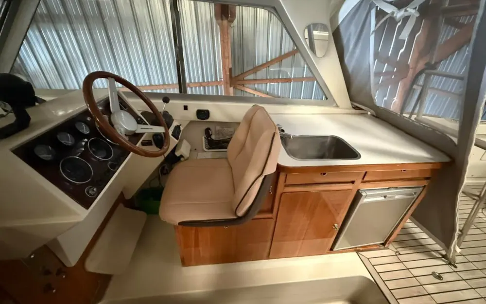 slider 31 Bertram Riva 25