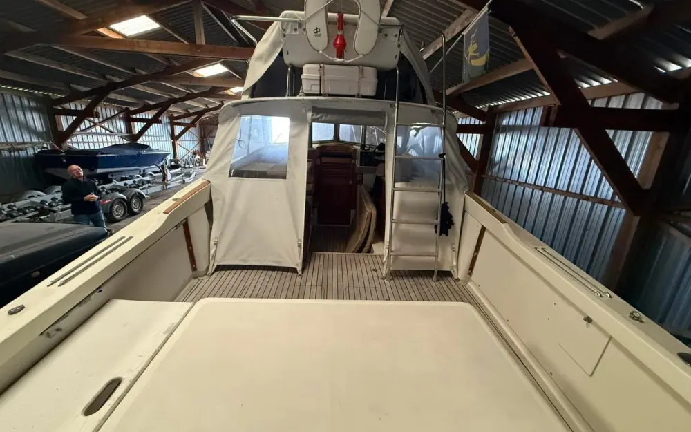 slider 3 Bertram Riva 25