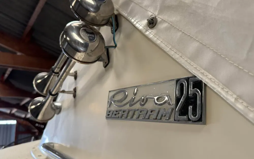 slider 6 Bertram Riva 25