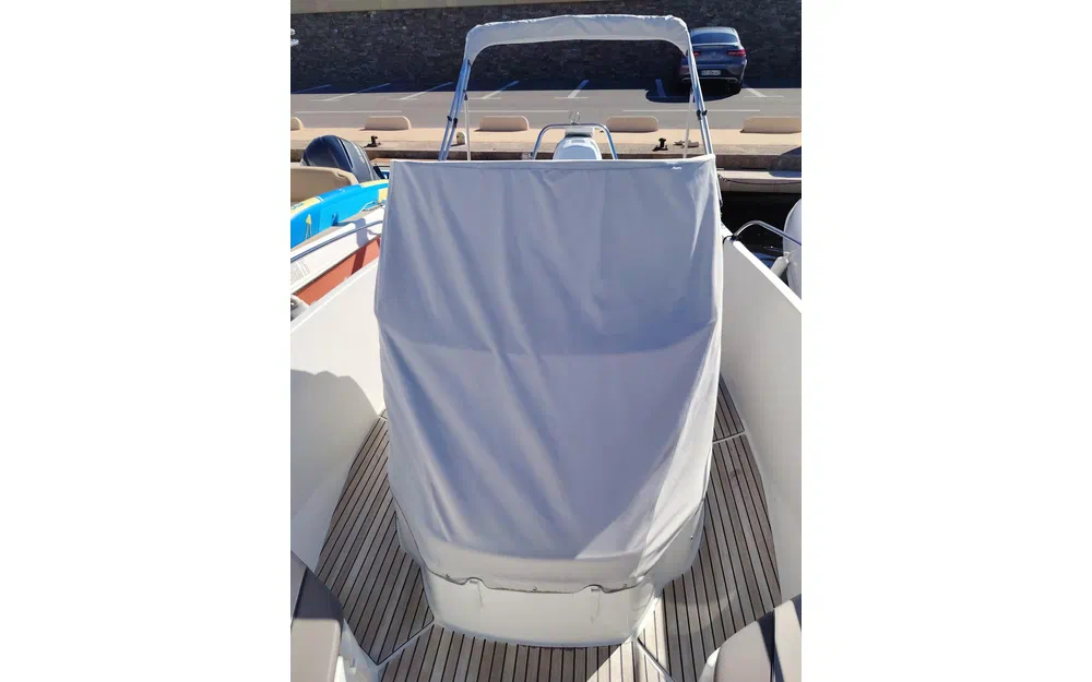 slider 9 Jeanneau Cap Camarat 7.5 CC