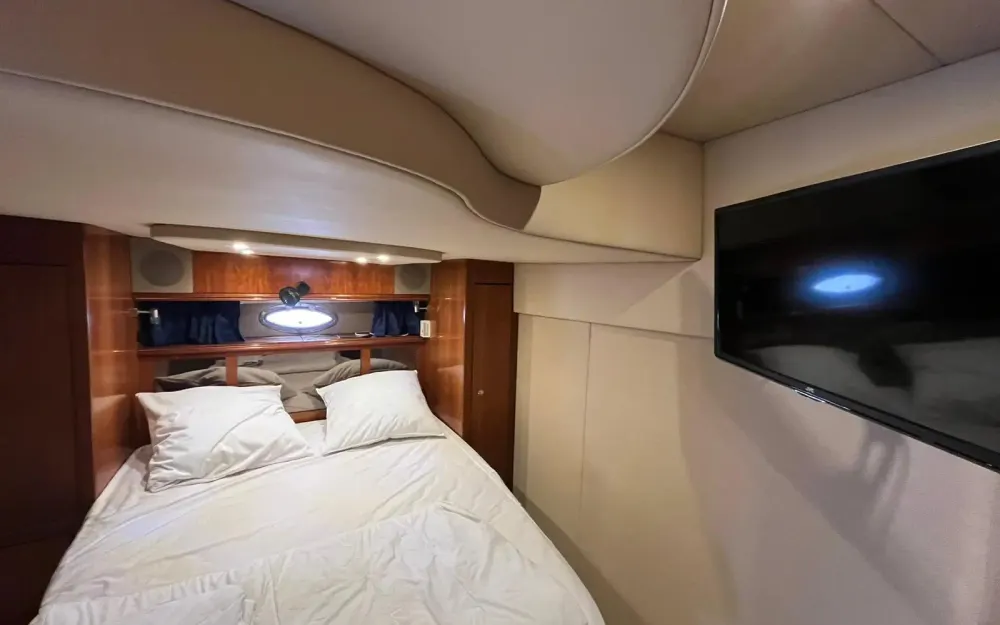 slider 9 Cruisers Yachts  440 Express