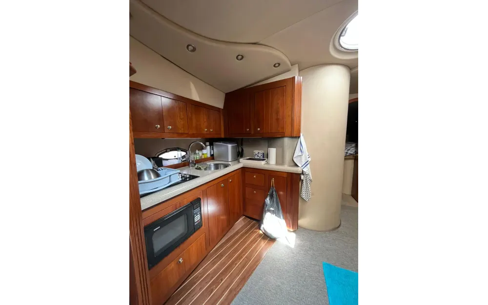 slider 11 Cruisers Yachts  440 Express