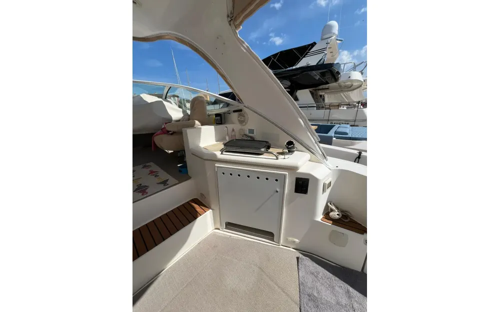 slider 4 Cruisers Yachts  440 Express