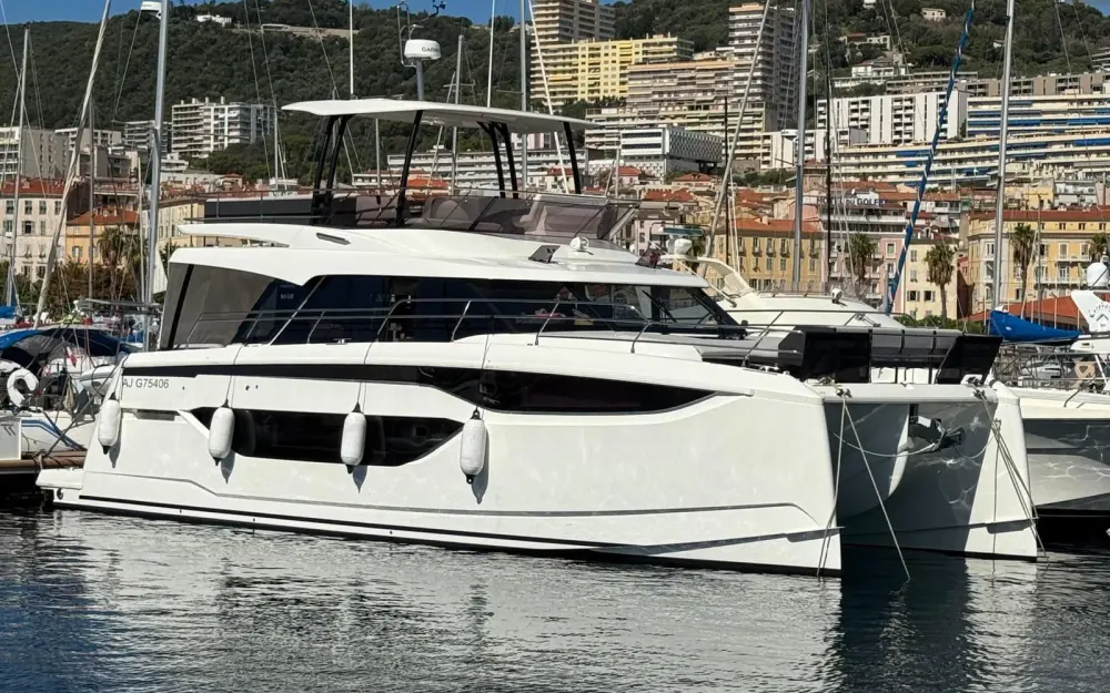slider 0 Jeanneau Prestige M48