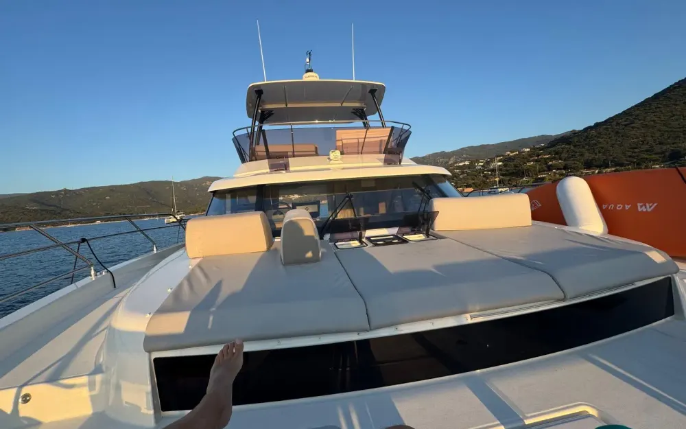 slider 6 Jeanneau Prestige M48