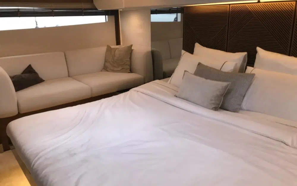 slider 7 Prestige Yachts M48