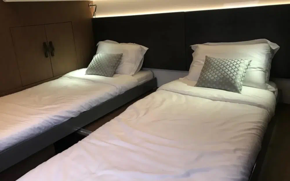 slider 8 Prestige Yachts M48