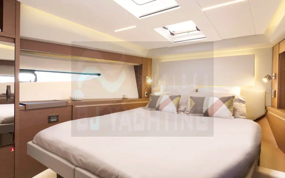 slider 9 Prestige Yachts 520 Fly