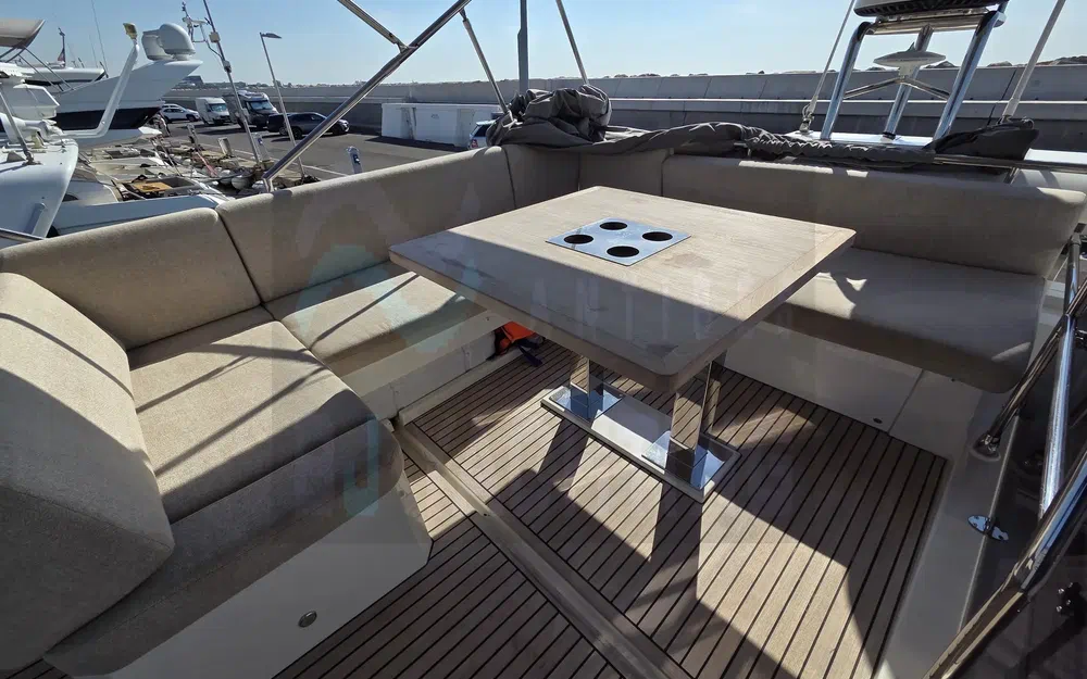 slider 11 Prestige Yachts 520 Fly