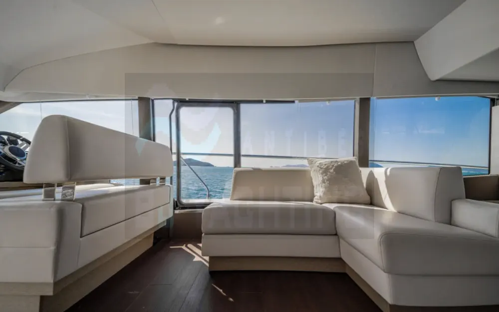 slider 13 Jeanneau Prestige 520 Fly