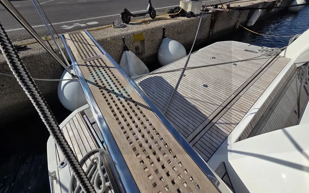 slider 14 Prestige Yachts 520 Fly