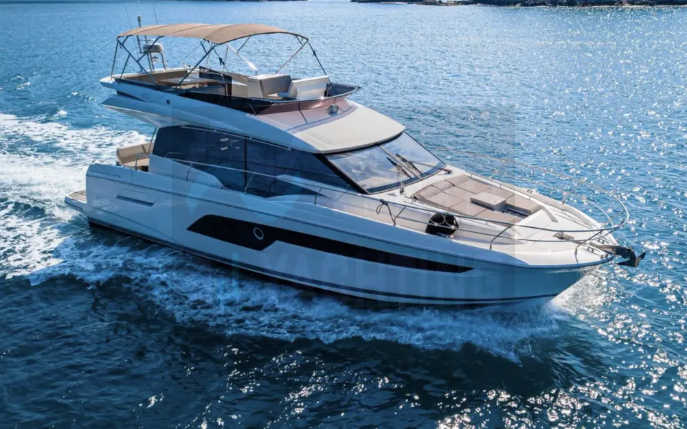 slider 1 Jeanneau Prestige 520 Fly