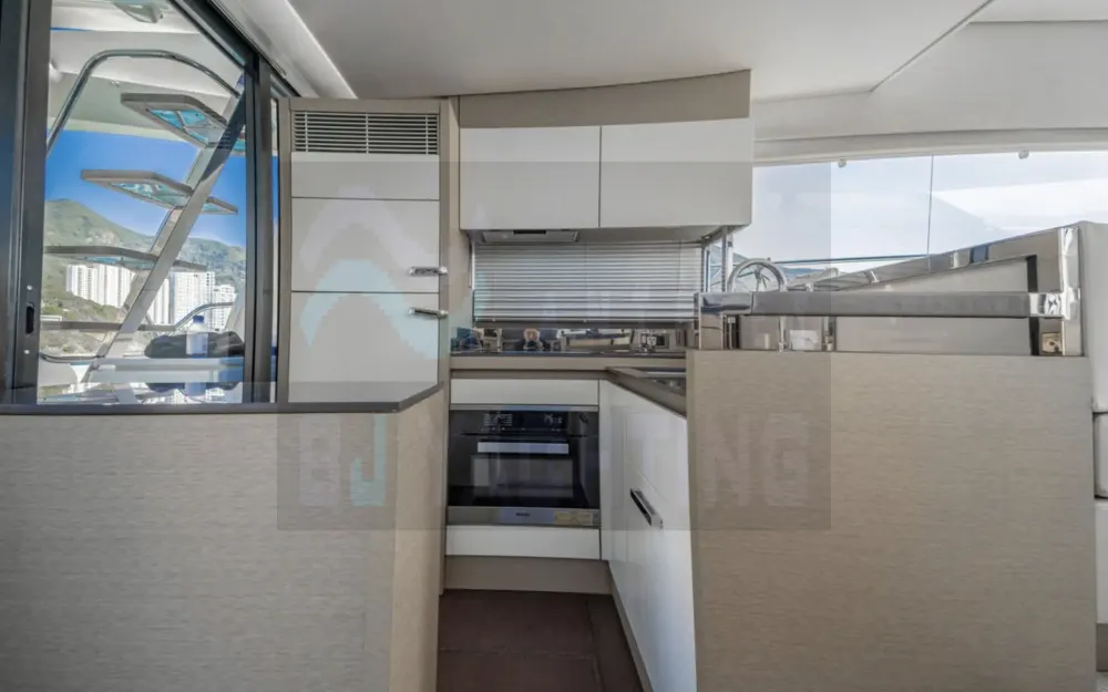 slider 5 Jeanneau Prestige 520 Fly