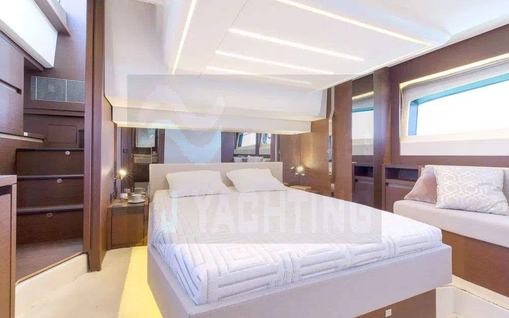 slider 7 Prestige Yachts 520 Fly
