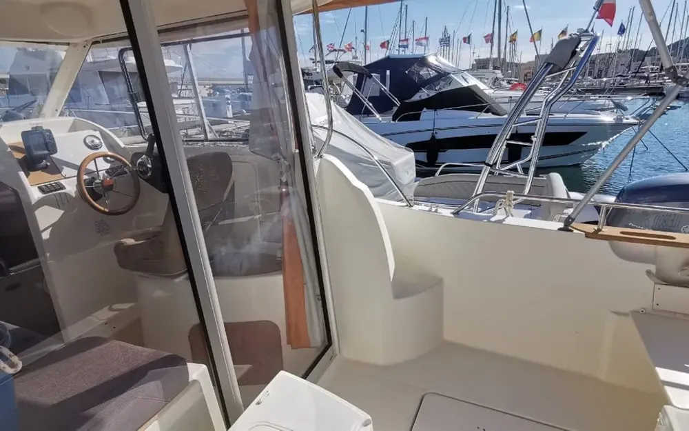 slider 2 Jeanneau Merry Fisher 725