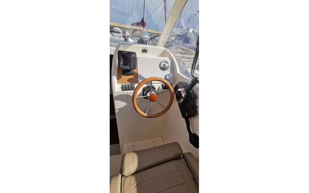 slider 5 Jeanneau Merry Fisher 725