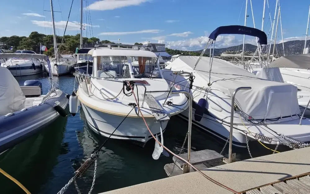 slider 0 Jeanneau Merry Fisher 725