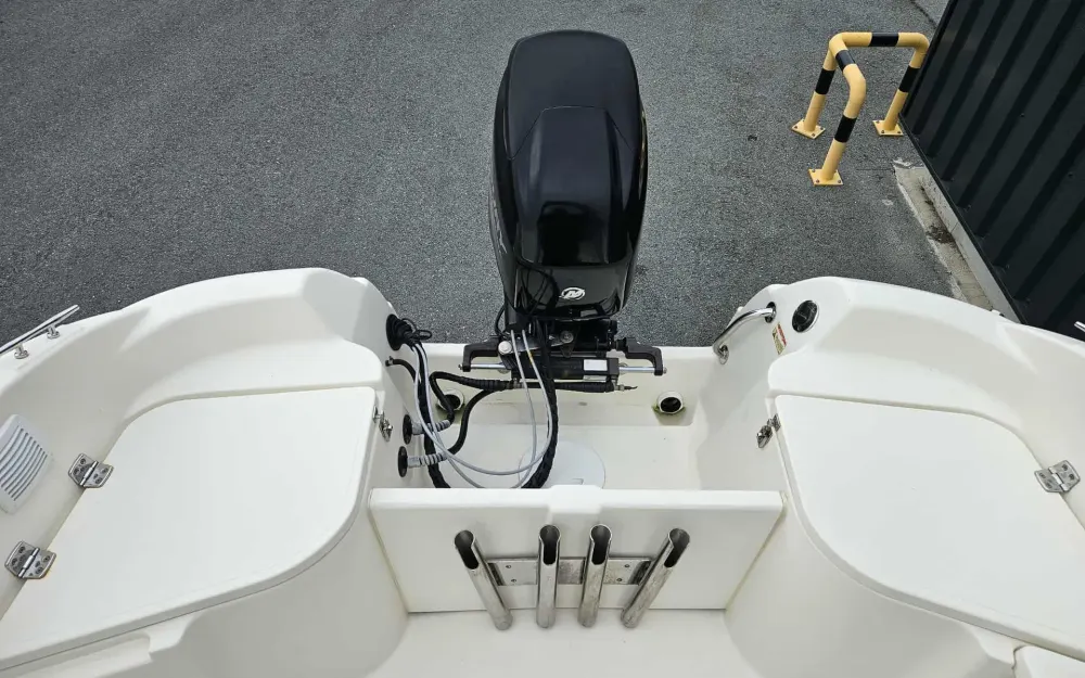 slider 10 Quicksilver  500 Pilothouse