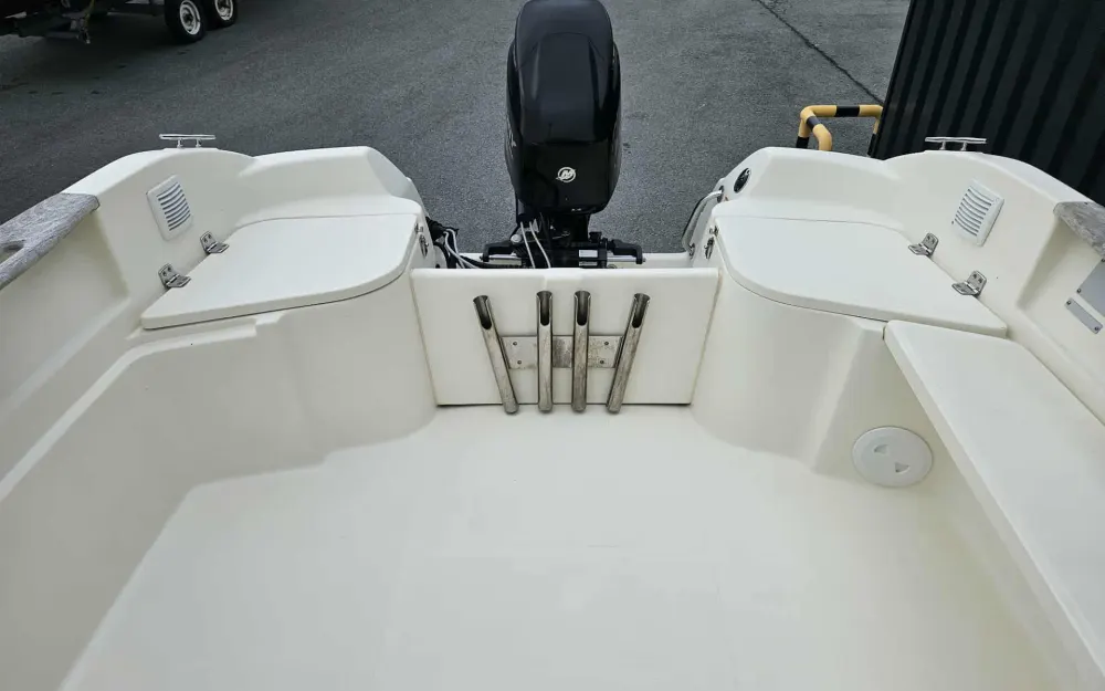 slider 11 Quicksilver  500 Pilothouse