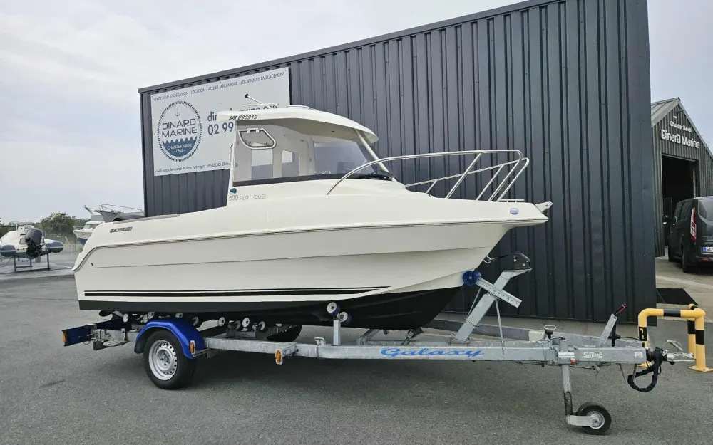 slider 1 Quicksilver  500 Pilothouse