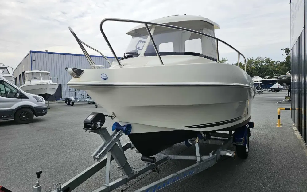 slider 3 Quicksilver  500 Pilothouse