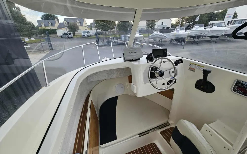 slider 7 Quicksilver  500 Pilothouse