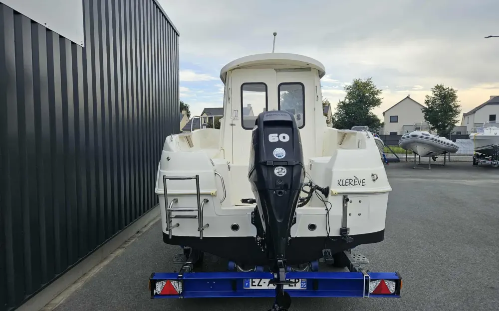 slider 9 Quicksilver  500 Pilothouse