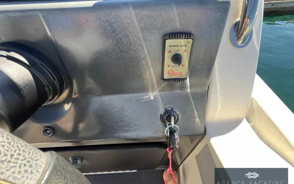 slider 12 Quicksilver Activ 675 Sundeck