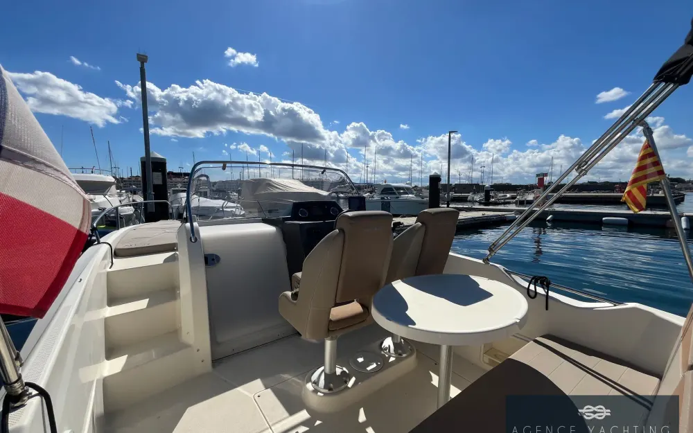 slider 13 Quicksilver  675Sundeck