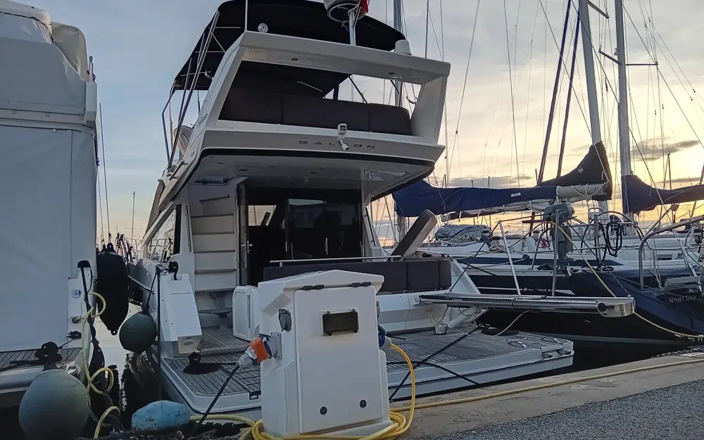 slider 0 Galeon 420 Fly