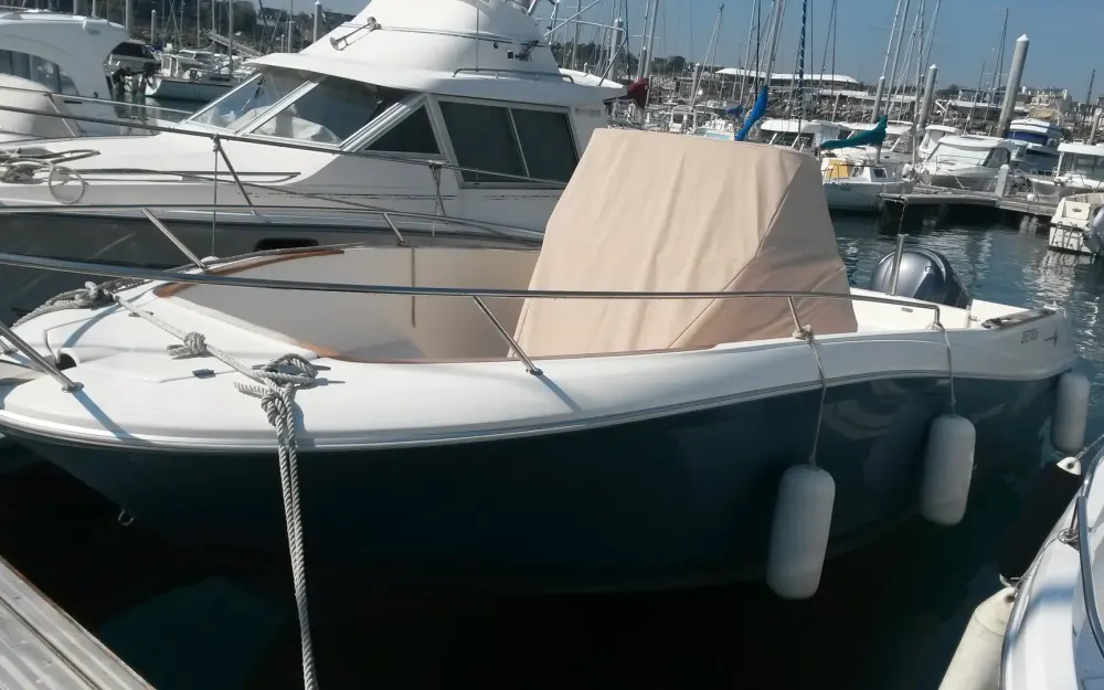 slider 6 Jeanneau Cap Camarat 7.5 CC